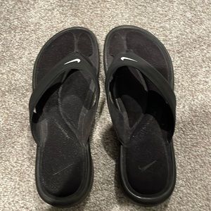 Women’s Nike Flip flops - Size 10